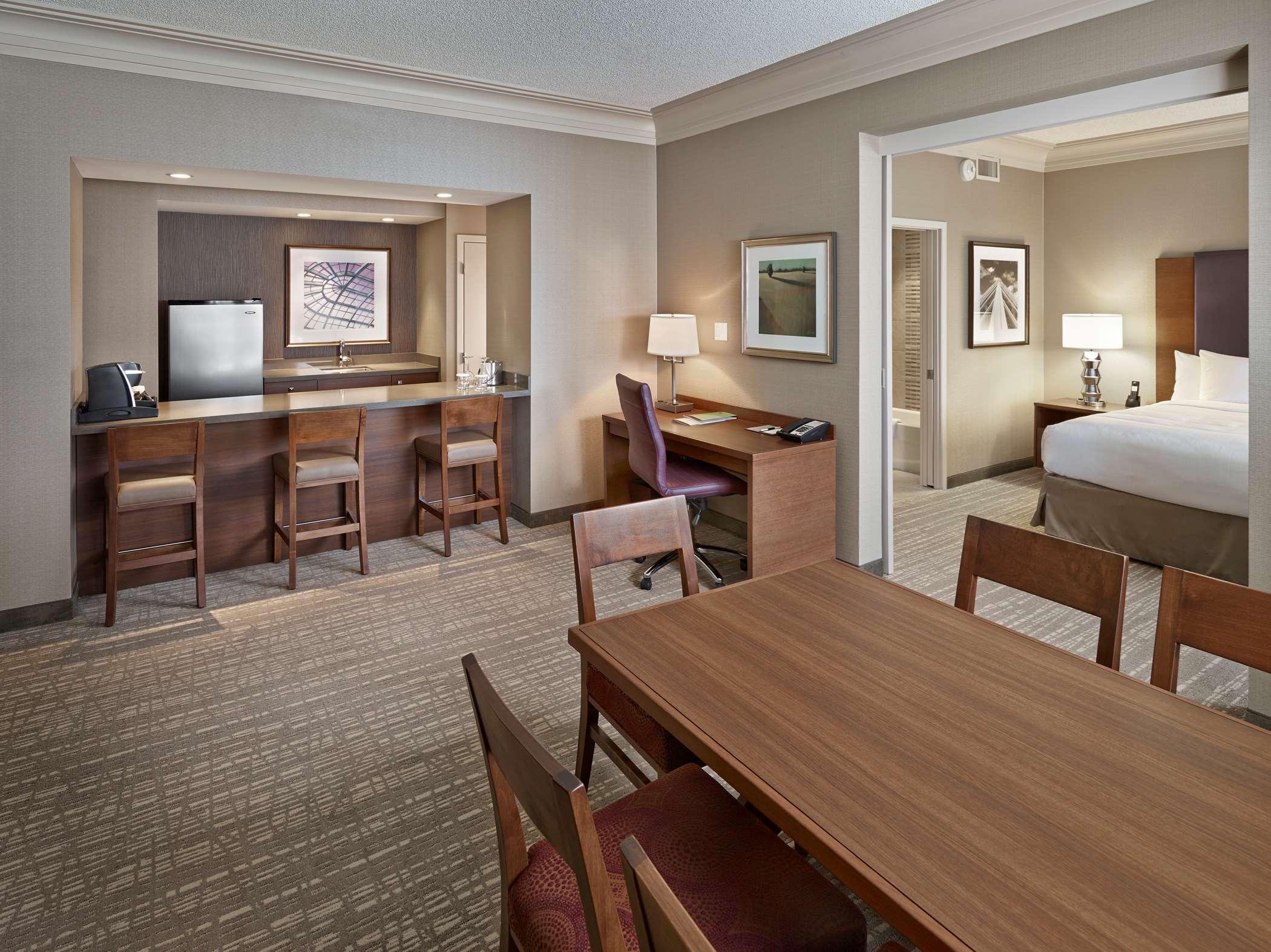 ดับเบิลทรี บาย ฮิลตัน เวสต์ เอ็ดมอนตัน Hotel เอดมันตัน ภายนอก รูปภาพ