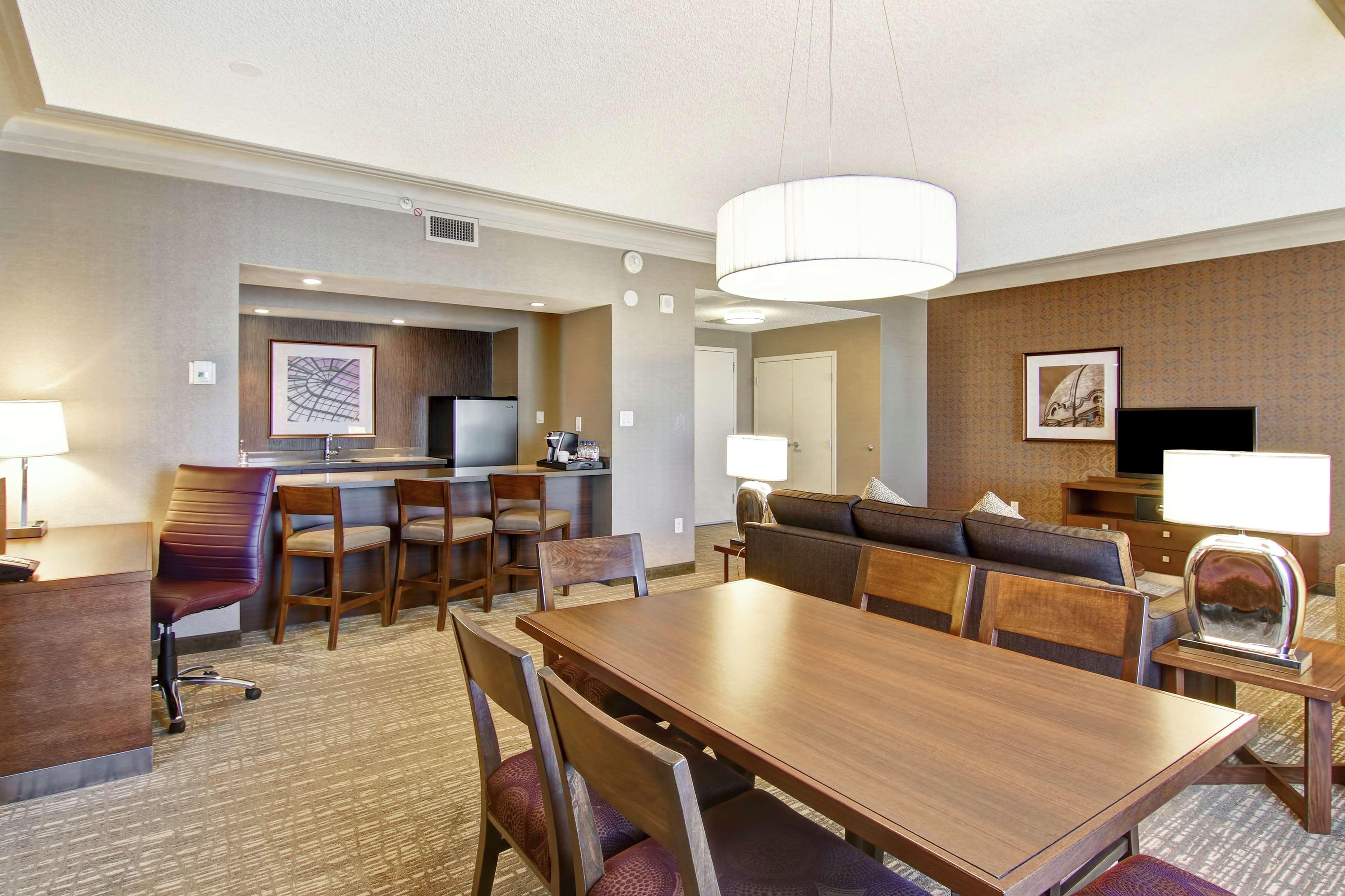 ดับเบิลทรี บาย ฮิลตัน เวสต์ เอ็ดมอนตัน Hotel เอดมันตัน ภายนอก รูปภาพ